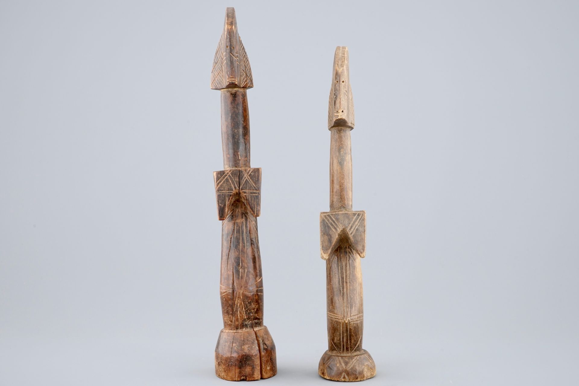 Two African carved wood figures of fertility dolls, Mossi, Congo, mid 20th C. H.: 35 cm Condition - Image 5 of 6