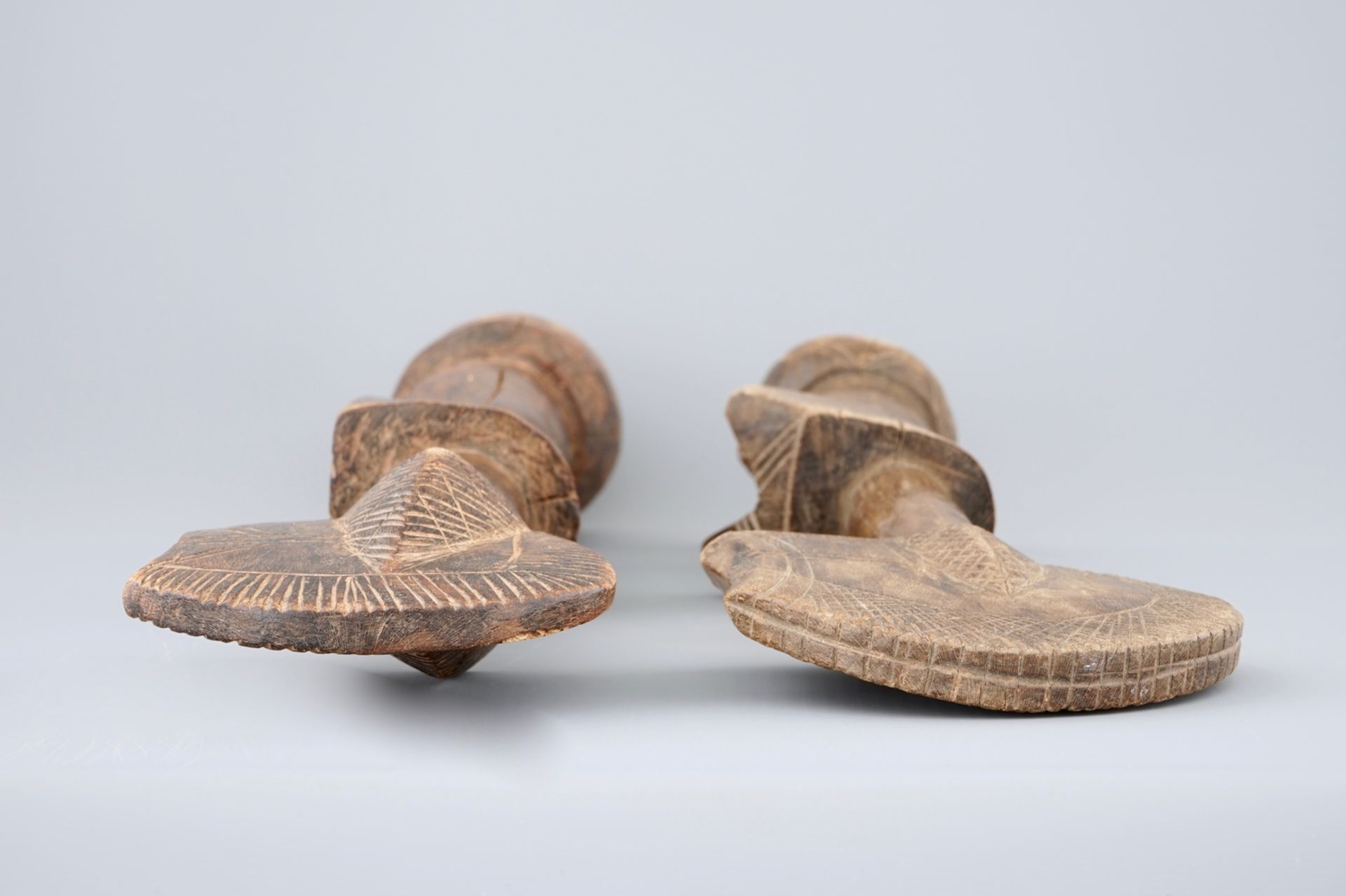 Two African carved wood figures of fertility dolls, Mossi, Congo, mid 20th C. H.: 35 cm Condition - Image 6 of 6