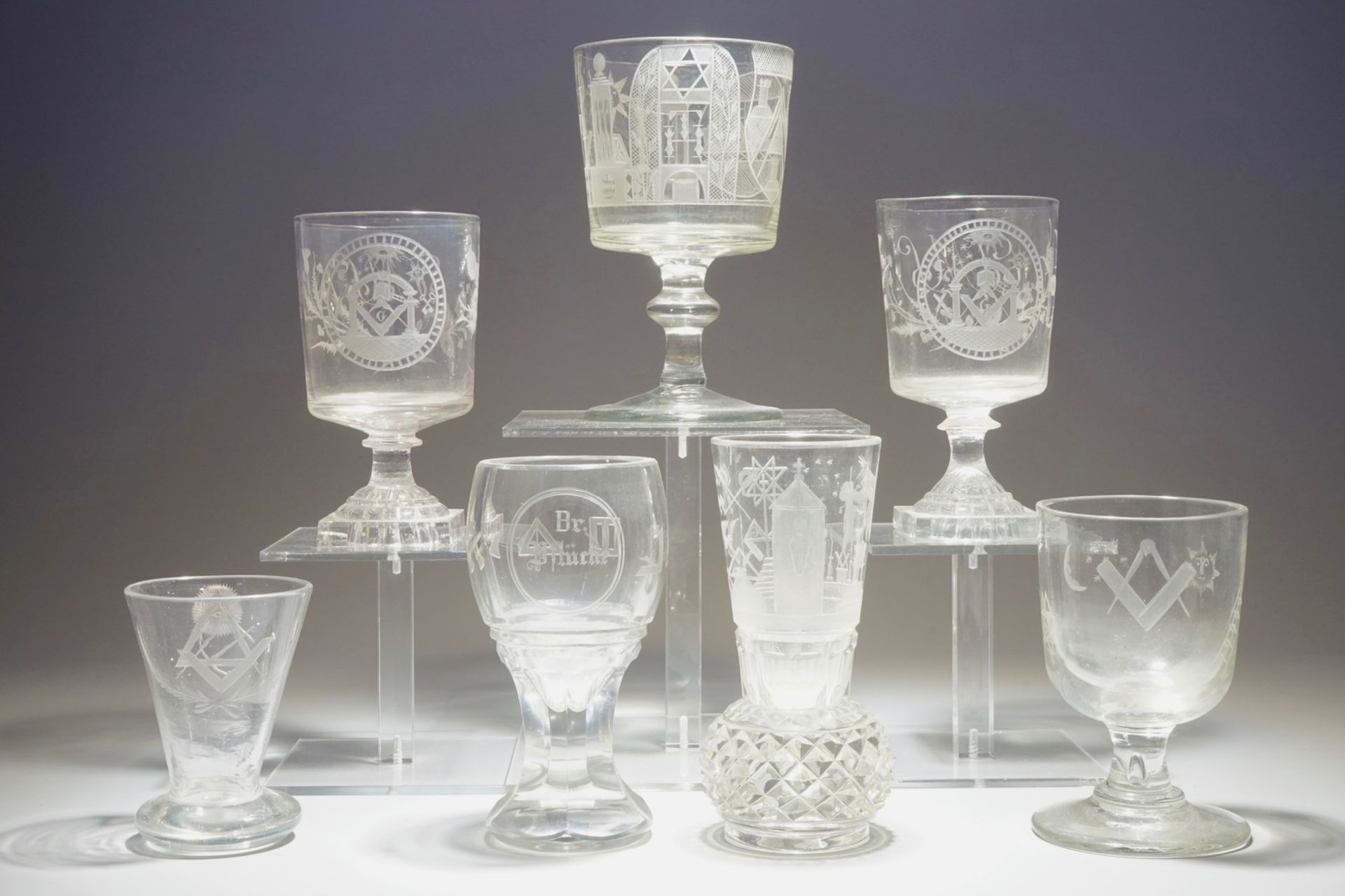 A lot of 7 engraved masonic glasses, freemasonry, 19/20th C. H.: 16,5 - Dia.: 9,5 cm - Image 2 of 7