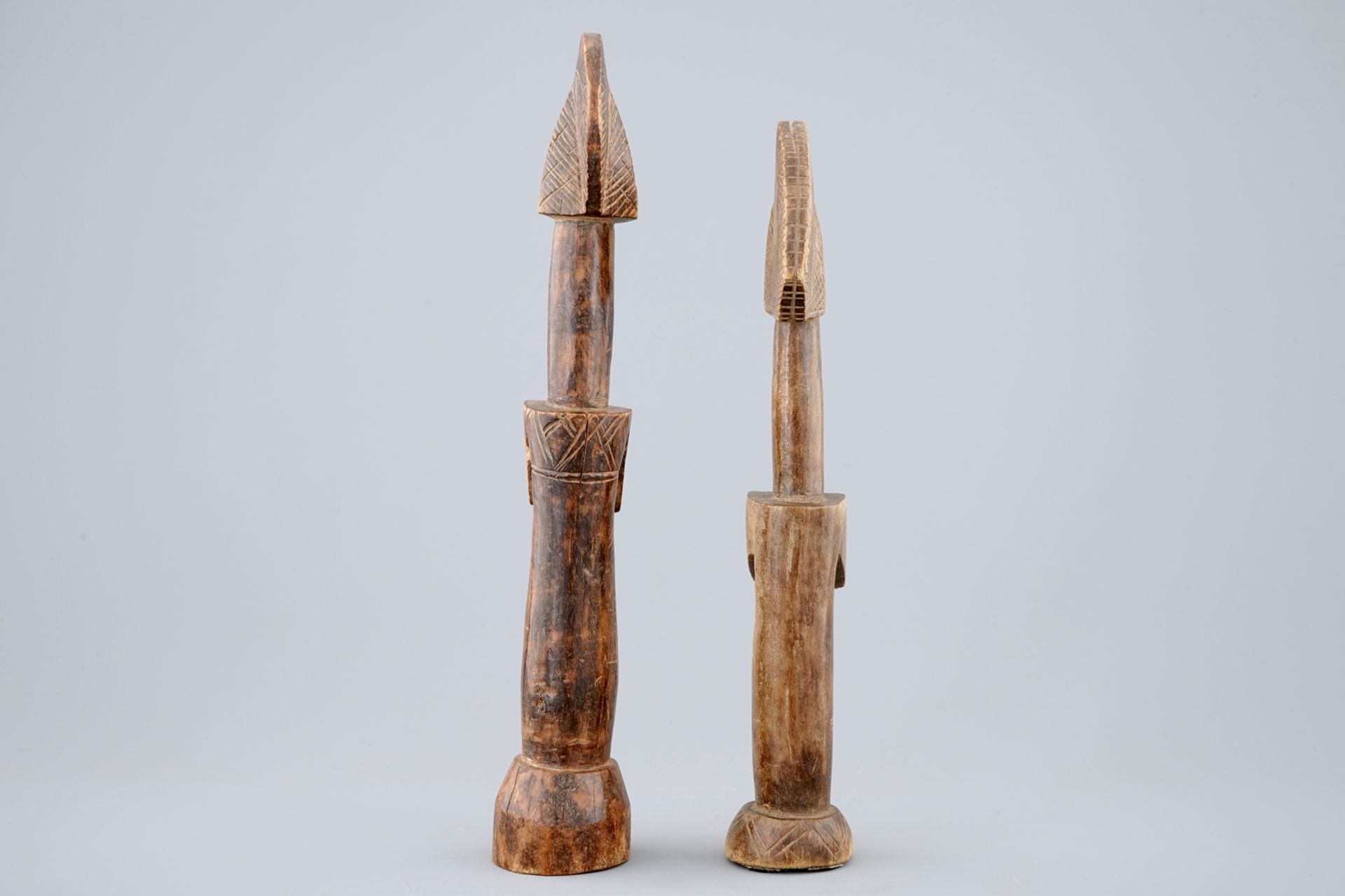 Two African carved wood figures of fertility dolls, Mossi, Congo, mid 20th C. H.: 35 cm Condition - Image 3 of 6