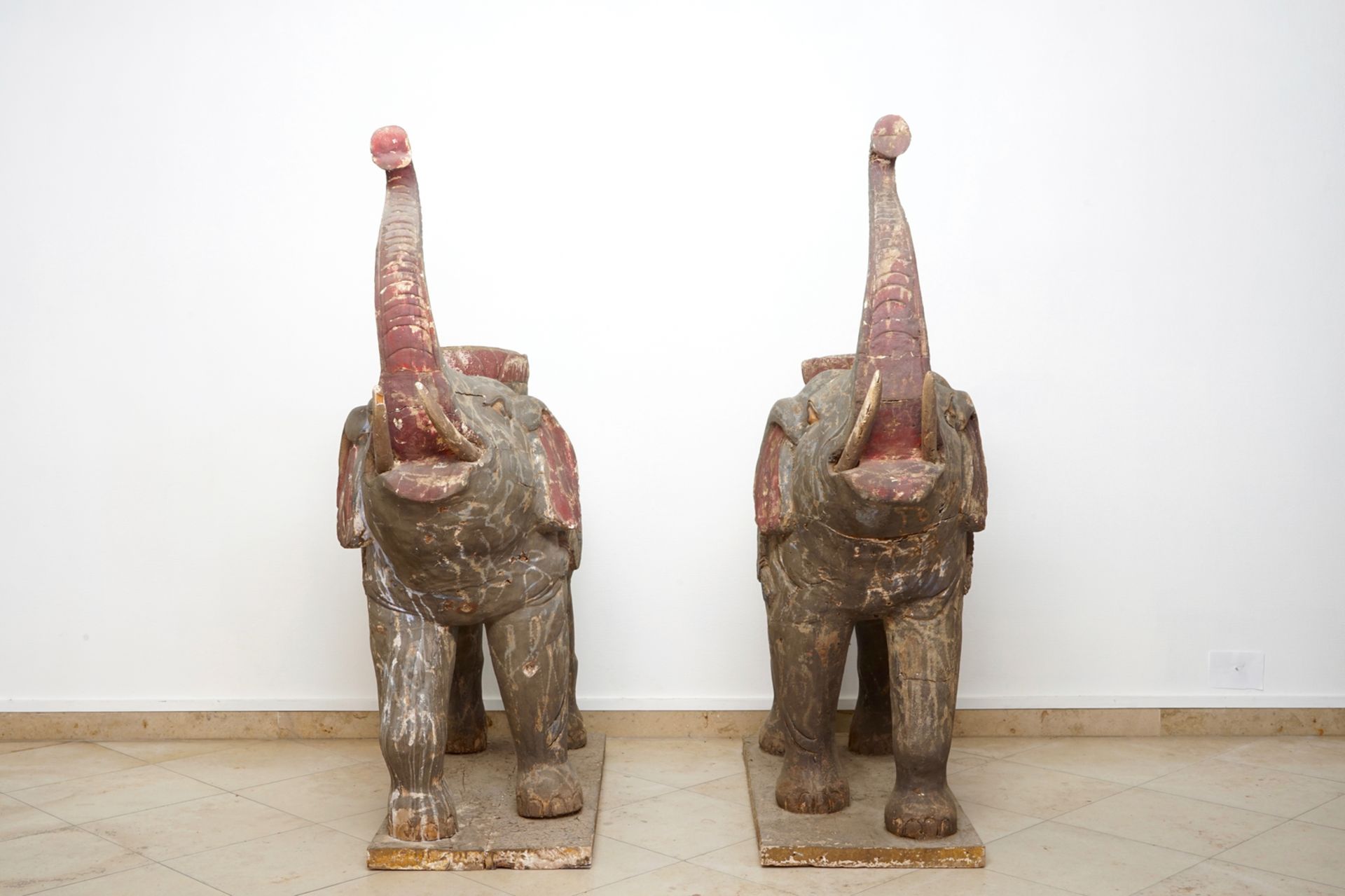 A pair of large wooden polychrome elephants, South-East Asia, 20th C. H.: 156 cm - L.: 141 cm - Image 3 of 8