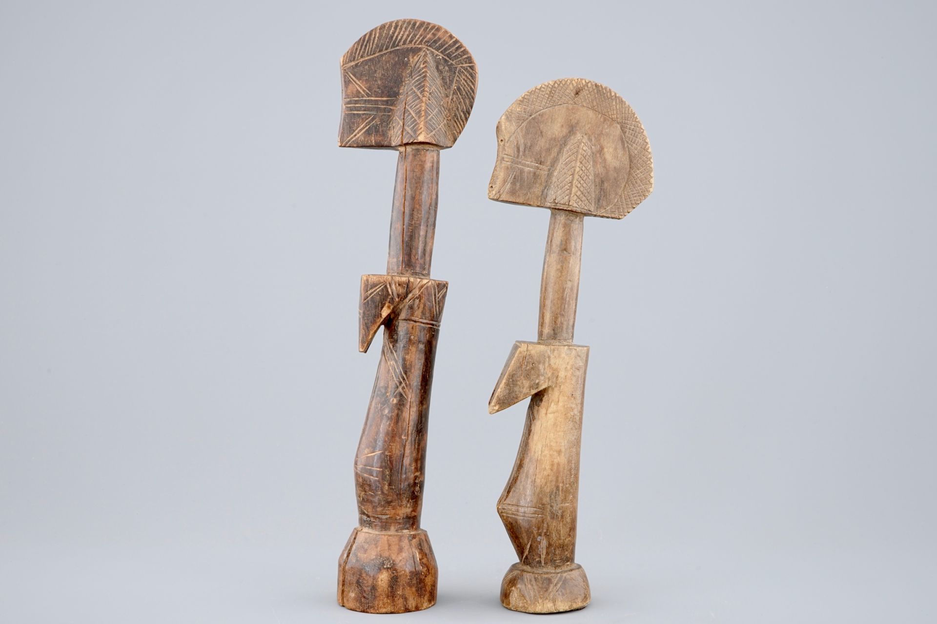 Two African carved wood figures of fertility dolls, Mossi, Congo, mid 20th C. H.: 35 cm Condition - Image 4 of 6
