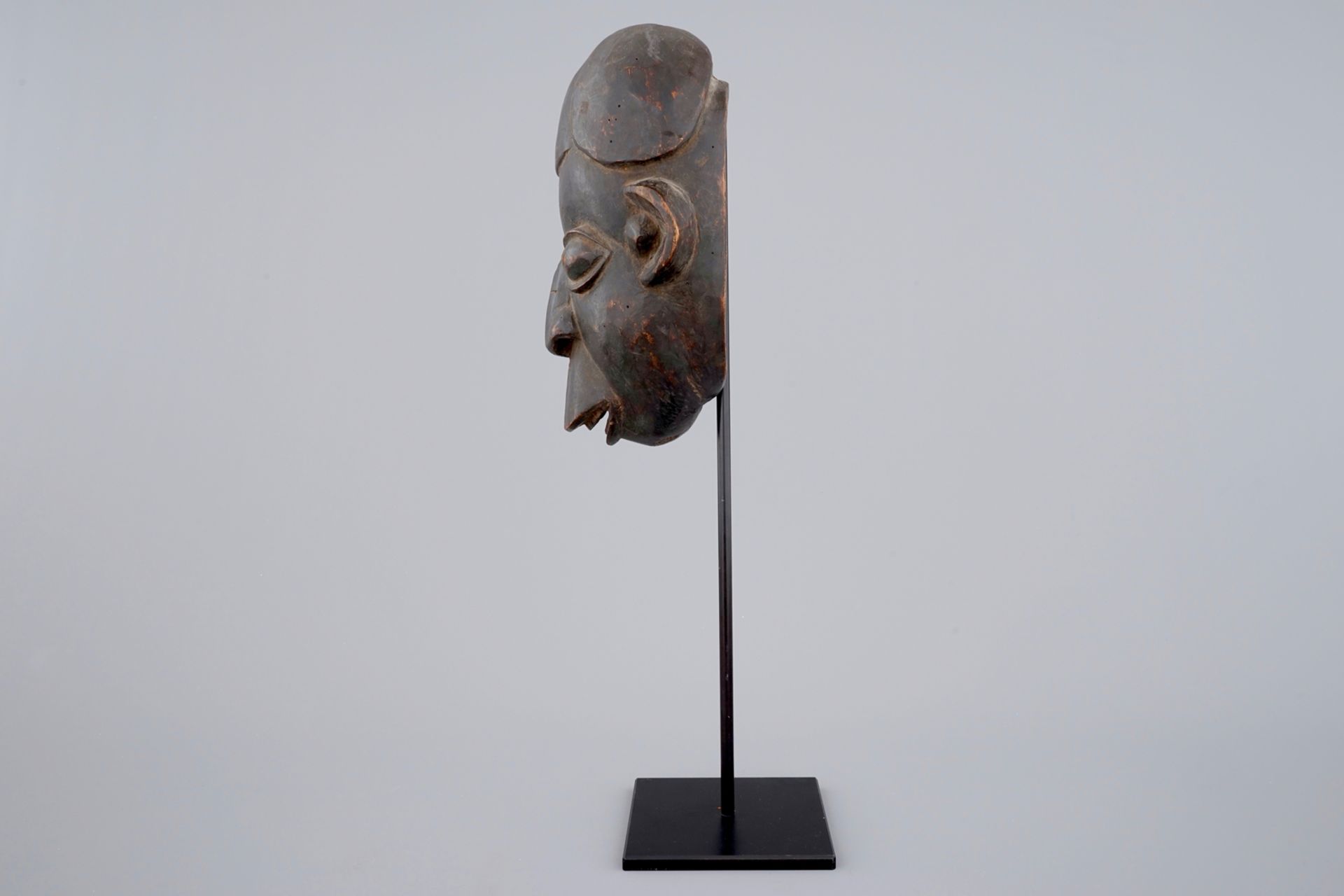 An African carved wooden mask, Bamum, Cameroon H.: 59,5 cm (incl. stand) Condition reports and - Image 2 of 6