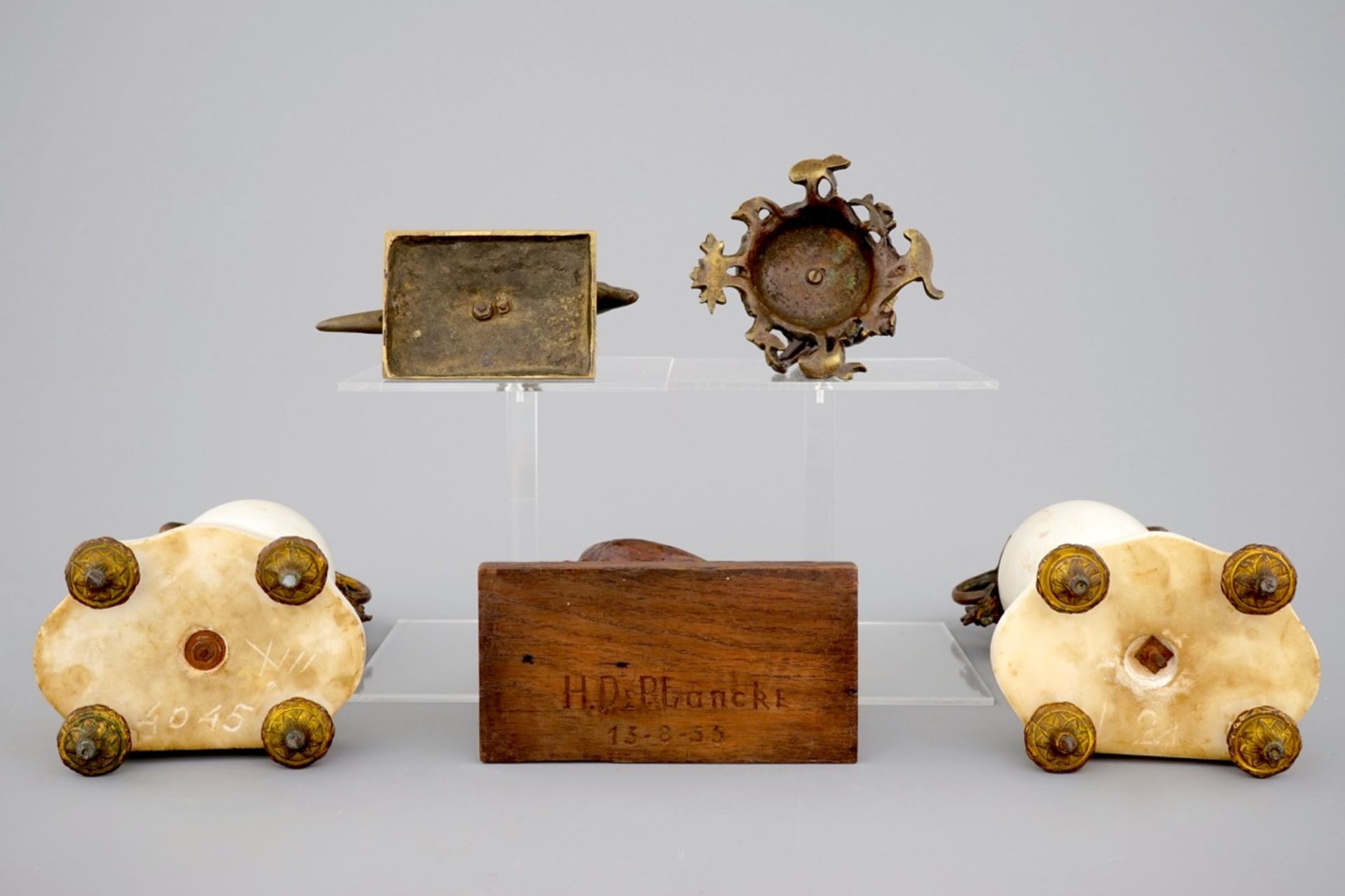 3 Val-Saint-Lambert bowls, a pair of marble urns and 3 bronze and wood figures, 19/20th C. - Image 9 of 13