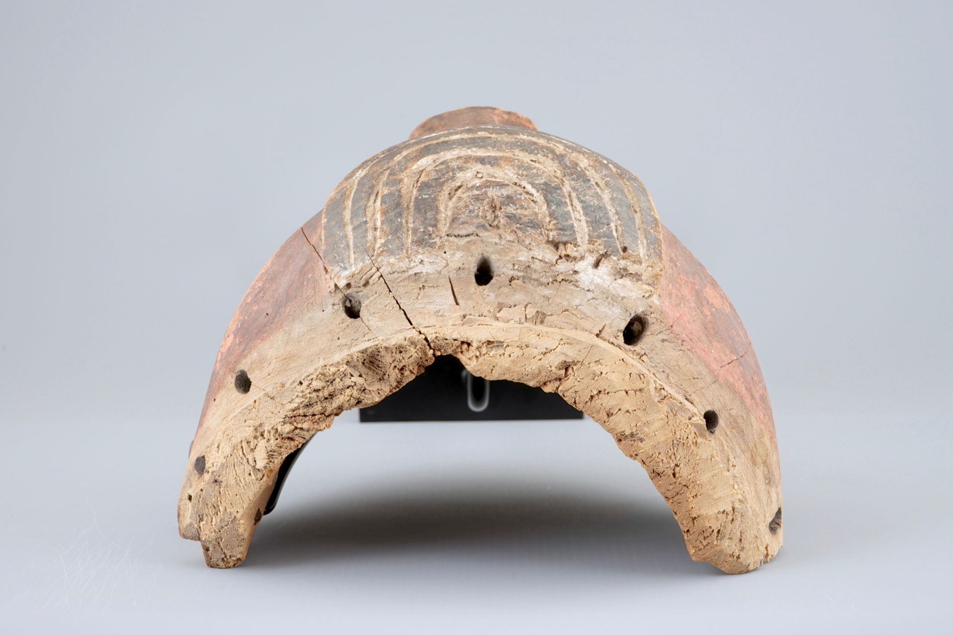 An African carved wooden "Mbuya" mask, Western Pende, Congo H.: 35 cm Condition reports and high - Image 5 of 5