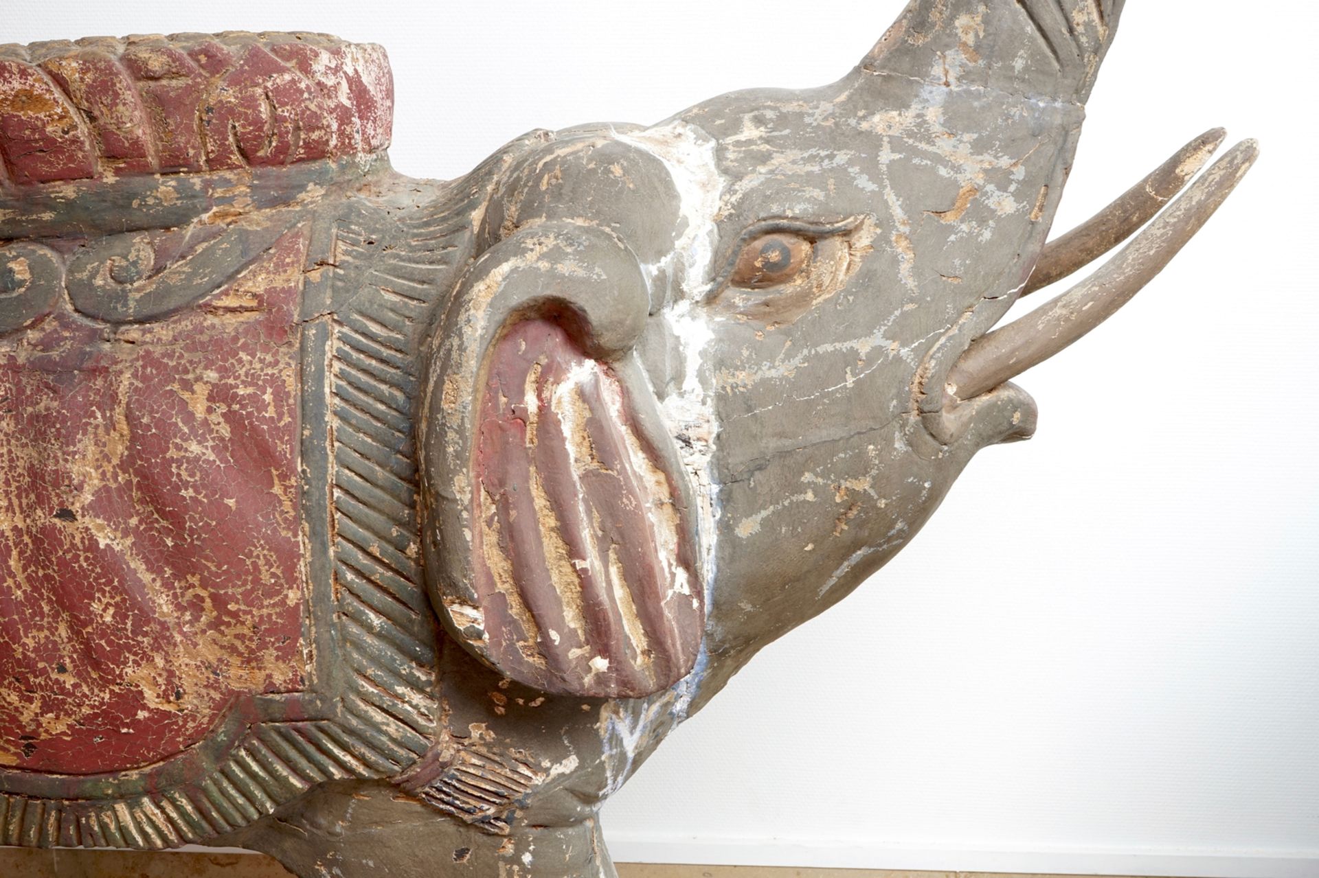 A pair of large wooden polychrome elephants, South-East Asia, 20th C. H.: 156 cm - L.: 141 cm - Image 7 of 8