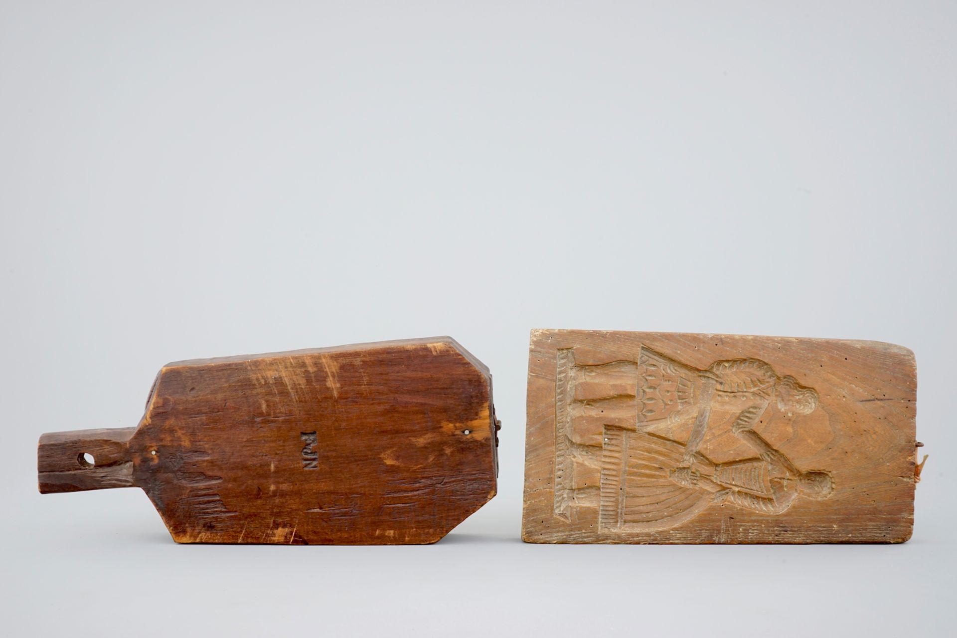 Various wood objects: a lion of Bruges, a butter mold, a cookie mold, a school bag and a wine jug, - Image 10 of 10