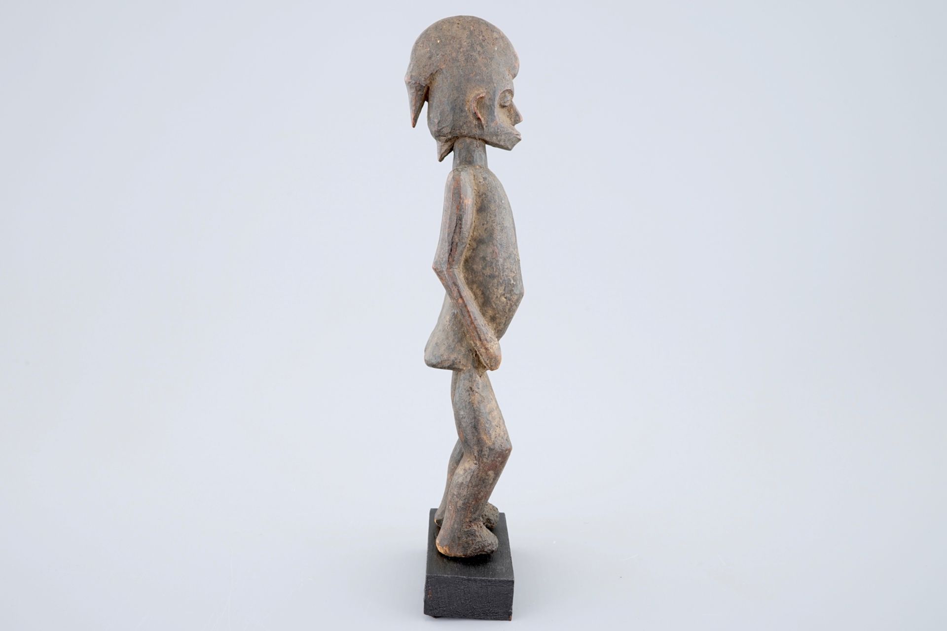 An African carved wood figure, Senufo, Ivory Coast H.: 27,5 cm Condition reports and high resolution - Image 3 of 6