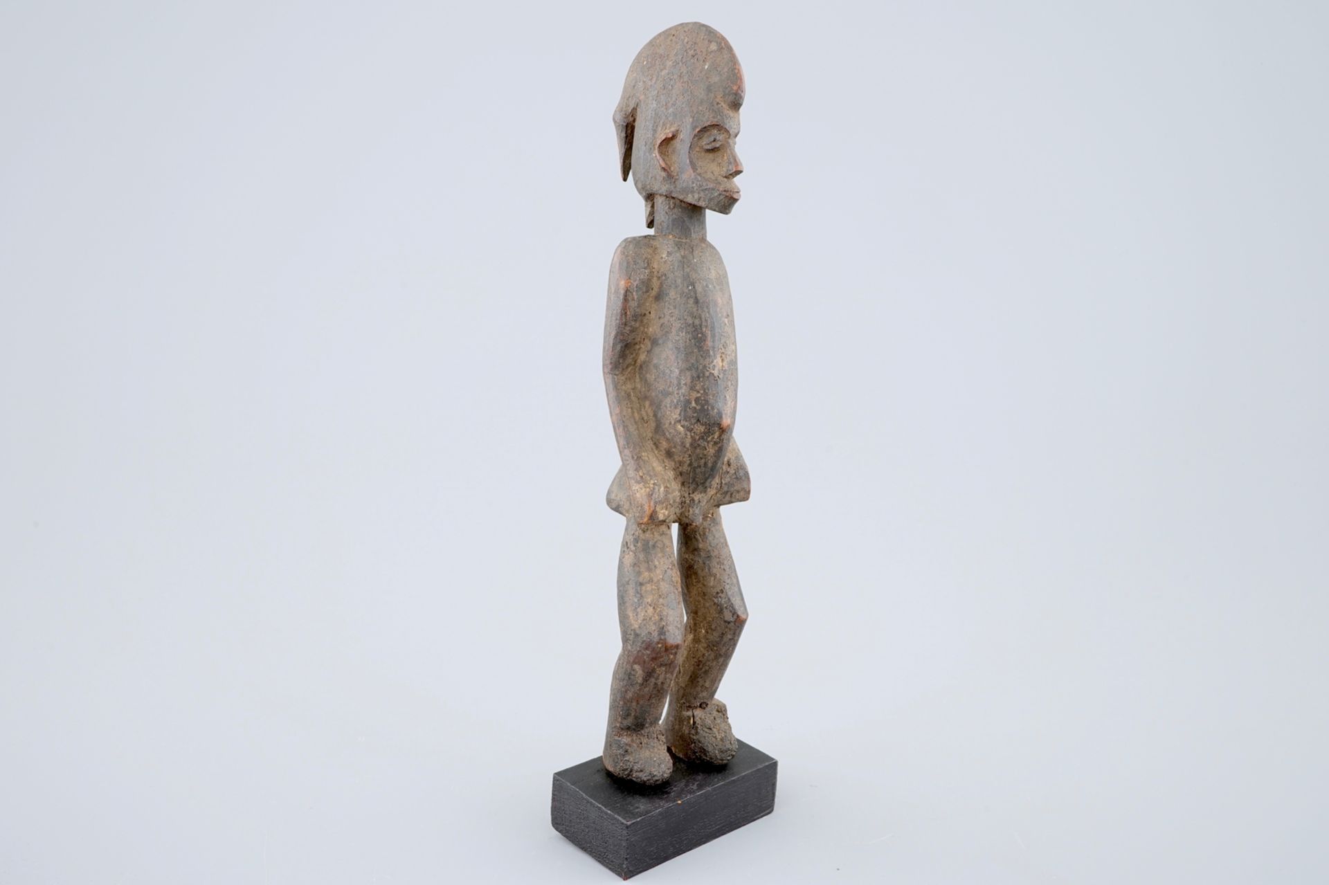 An African carved wood figure, Senufo, Ivory Coast H.: 27,5 cm Condition reports and high resolution