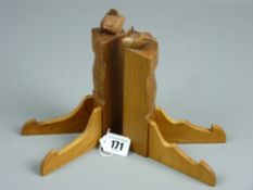 A pair of Bob 'Wrenman' Hunter carved oak plate stands with signature wrens to the top, 18 cms