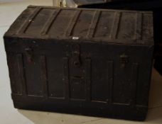 A banded and slightly domed cabin trunk