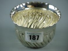 A Victorian hallmarked silver sugar bowl, Sheffield 1887, 1.9 troy ozs, 9 cms diameter