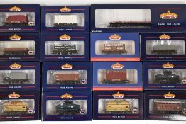 A SELECTION OF 15 BACHMANN 00 GAUGE WAGONS