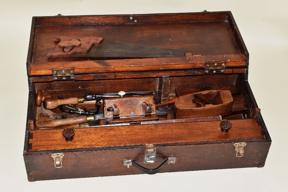 AN EARLY TWENTIETH CENTURY WOODEN CARPENTRY BOX WITH GOOD CONTENTS OF VINTAGE TOOLS including