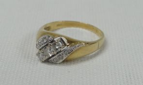 18ct LADIES MODERN TWIST RING SET WITH THREE DIAMONDS ON A TWIST AND DIAMOND SET SHOULDERS, 4gms