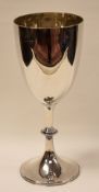 A LARGE SILVER GOBLET with knopped stem and bead-work border, London 1905, 13.2ozs