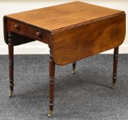 AN ANTIQUE MAHOGANY PEMBROKE TABLE on turned legs with castors, drawer to one end, 88 x 73 cms