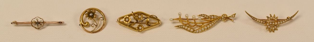 FIVE VINTAGE BROOCHES WITH SEED-PEARLS, all believed to be gold, not all marked, 17.6gms total