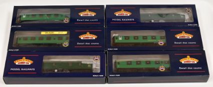 A SELECTION OF 6 BACHMANN 00 GAUGE BR MK1 SR GREEN PASSENGER COACHES