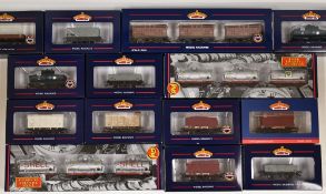 A SELECTION OF 14 BACHMANN 00 GAUGE WAGONS