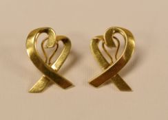 A PAIR OF GOLD EARRINGS DESIGNED BY PALOMA PICASSO FOR TIFFANY in 18ct yellow gold and of cross-over