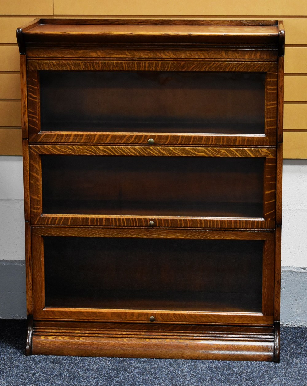 A GLOBE WERNICKE STYLE THREE SECTION BOOKCASE, 110 x 87 cms