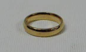 9ct GOLD HEAVY WEDDING BAND, 4.1gms