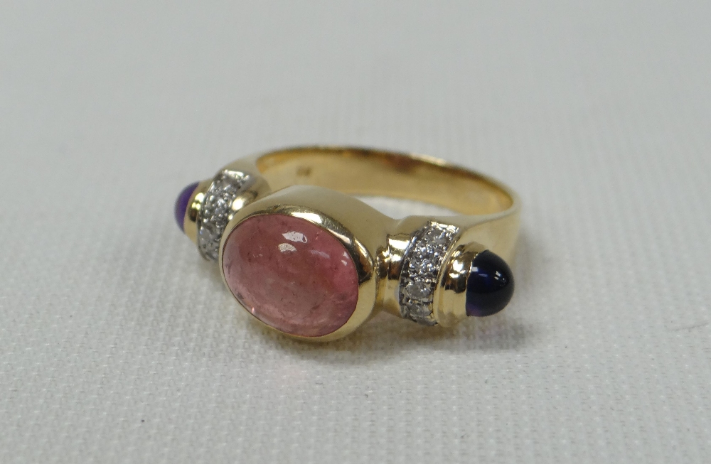 UNUSUAL 14ct GOLD DIAMOND AND CABOCHON STONE RING, 4.4gms