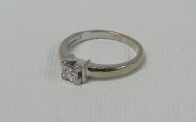 AN 18ct WHITE GOLD SOLITAIRE DIAMOND RING, with table-cut diamond of approximately, 0.3ct