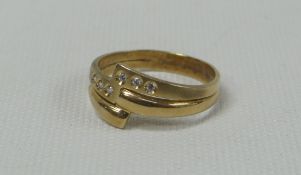 15ct GOLD MODERN TWIST RING set with six diamonds, 3.4gms