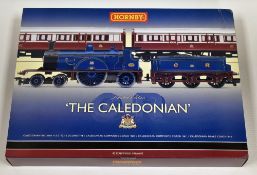 HORNBY LIMITED EDITION 00 GAUGE R2610/TRAIN PACK 'The Caledonian' Caledonian Railway 4-2-2 '123'