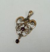 9ct YELLOW GOLD PENDANT set with seed pearls and garnets