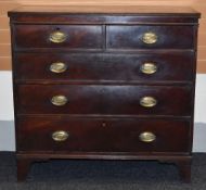 A GOOD NINETEENTH CENTURY CHEST OF DRAWERS IN MAHOGANY with three long and two short drawers, on