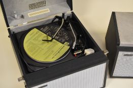 A GARRARD MODEL 2000 4 SPEED RECORD PLAYER & SPEAKER