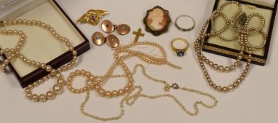 PARCEL OF MIXED JEWELLERY including various gold items, cameo brooch, beads and pearls etc