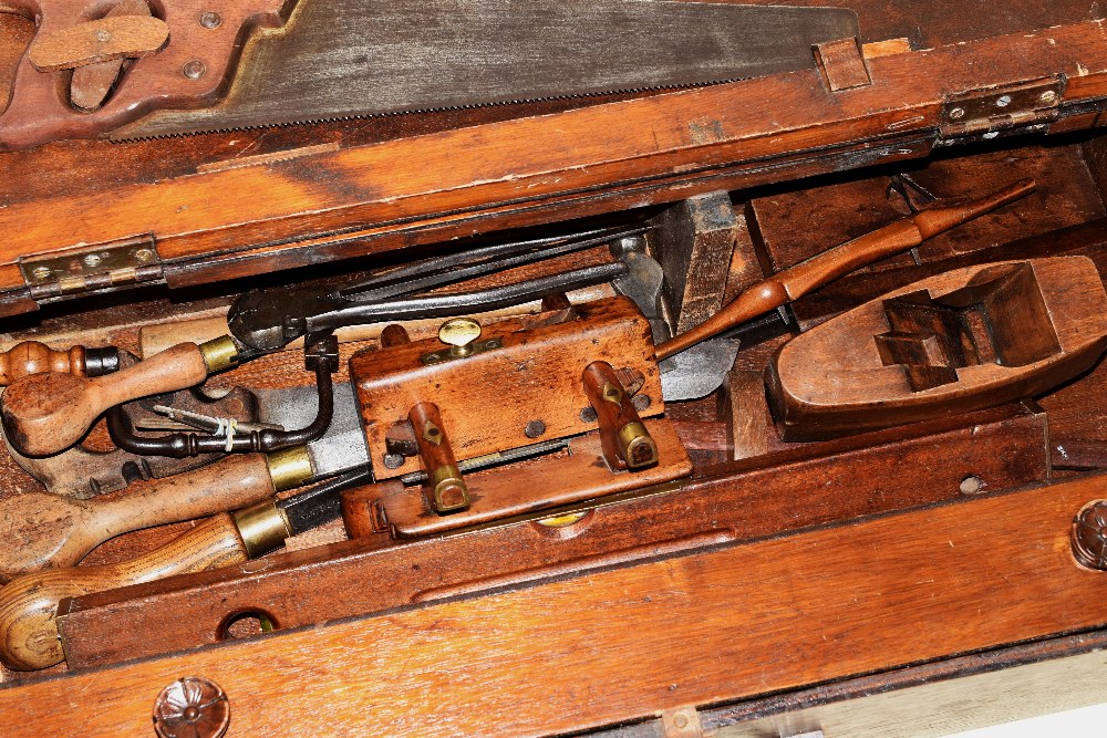 AN EARLY TWENTIETH CENTURY WOODEN CARPENTRY BOX WITH GOOD CONTENTS OF VINTAGE TOOLS including - Image 2 of 2