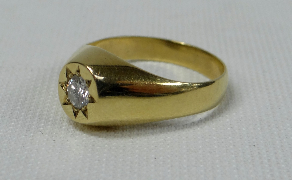 18ct GOLD SINGLE STONE STAR SET DIAMOND RING, 6.5gms