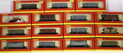 A SELECTION OF 15 HORNBY 00 GAUGE WAGONS