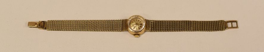 A LADIES 9ct YELLOW GOLD OMEGA WRISTWATCH, the circular dial with hour batons and integral flat