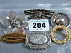 A small parcel of mainly silver brooches etc, 41 grms