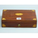 A circa 1900 inlaid mahogany cigar box with boxwood stringing and Sheraton fan inlay, 6 cms high, 26