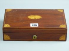 A circa 1900 inlaid mahogany cigar box with boxwood stringing and Sheraton fan inlay, 6 cms high, 26