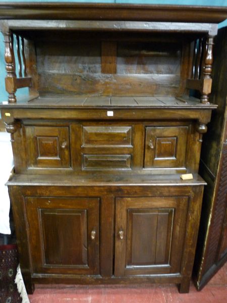 AN 18TH CENTURY WELSH OAK CWPWRDD TRIDARN having a hooded top with cornice and turned pillars over a