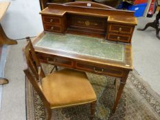AN EDWARDIAN INLAID MAHOGANY LADY'S WRITING DESK AND CHAIR, crossbanded and inlaid top structure