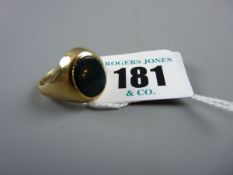 A NINE CARAT GOLD BLOODSTONE SIGNET RING, 5.8 grms