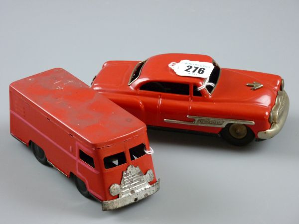 A TINPLATE FRICTION DRIVE SALOON AMERICAN STYLE V8 DE SOTO 19 cms, probably by Asahi Toy Japanese