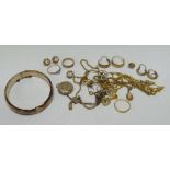 A PARCEL OF MINOR MIXED GOLD / PART-GOLD / YELLOW METAL JEWELLERY, 43gms total gross (approx)