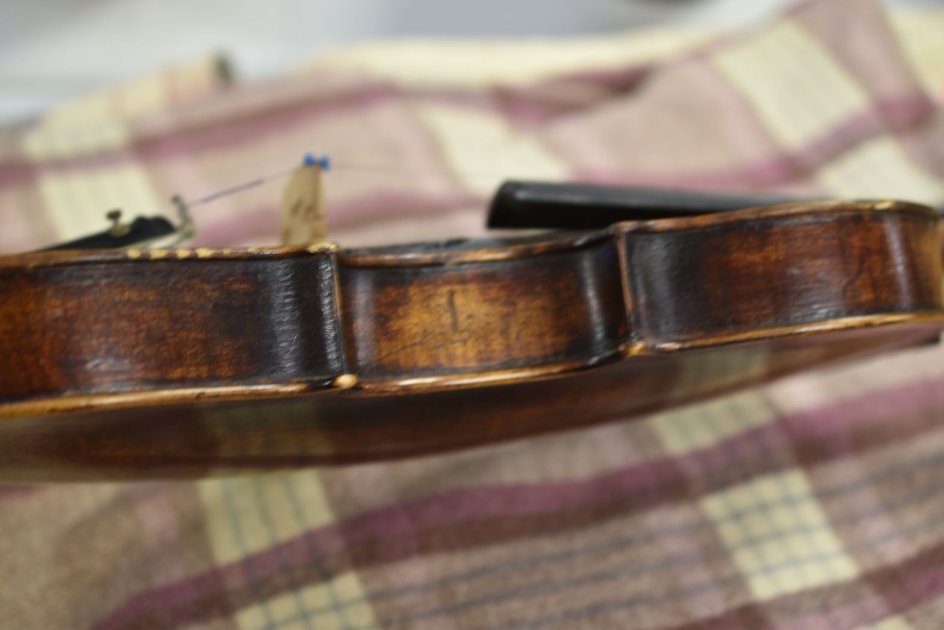 AN ANTIQUE VIOLIN, BOW & CASE Provenance: The Estate of Thomas Ifor Rees, the first British - Image 6 of 8