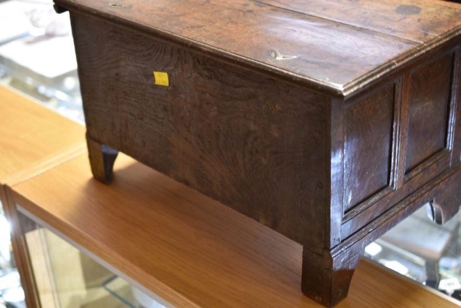 AN EIGHTEENTH CENTURY WELSH OAK COFFER-BACH of moulded panelled form with hinging lid above a single - Image 8 of 23