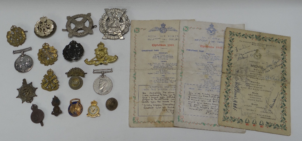 A PARCEL OF MILITARY MEDALS, BUTTONS, BADGES & TWO 1943 / 1944 RAF CHRISTMAS MENUS the 1914-1918